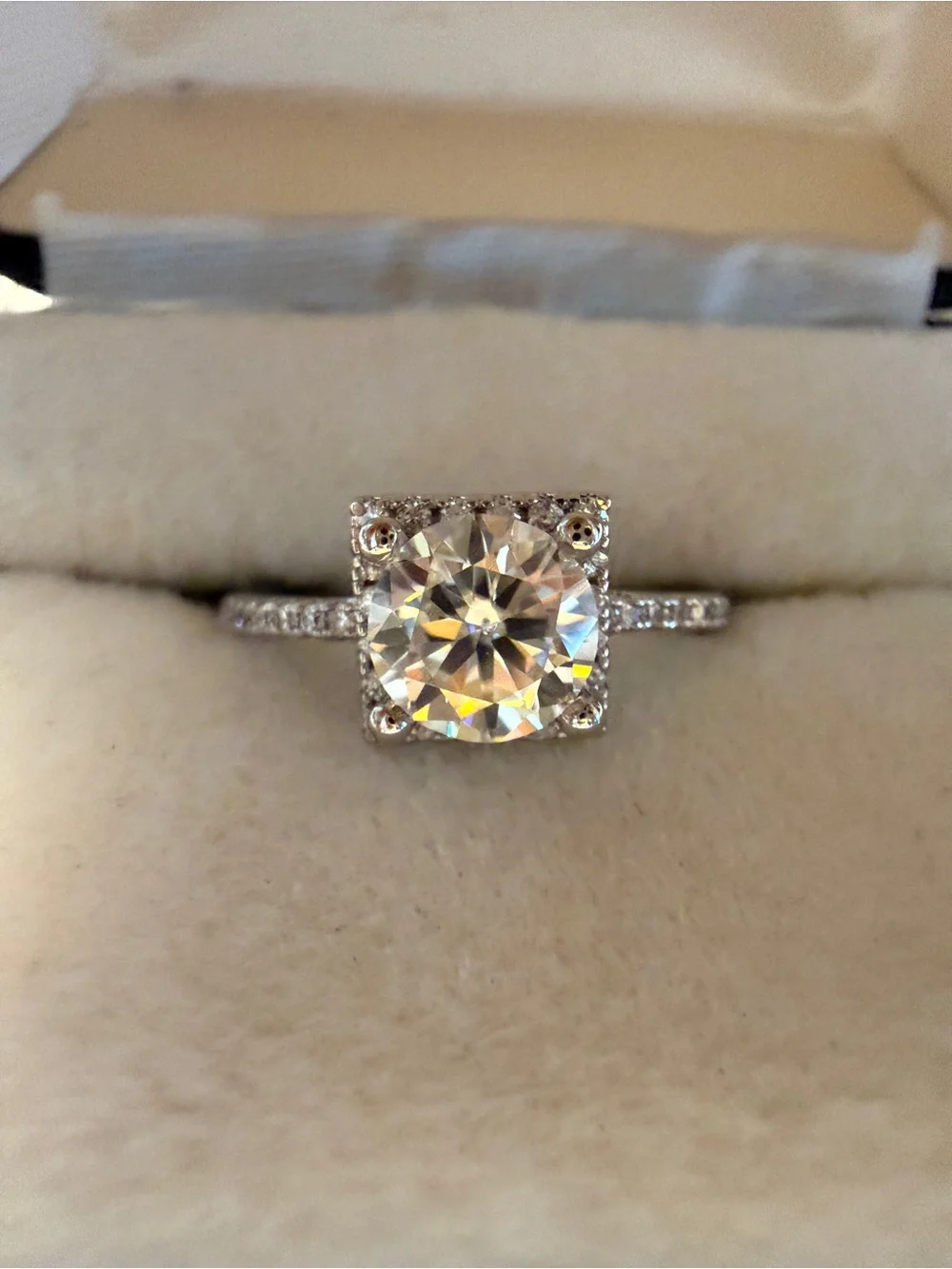 💍✨ Stunning Moissanite Rings Available! ✨💍
